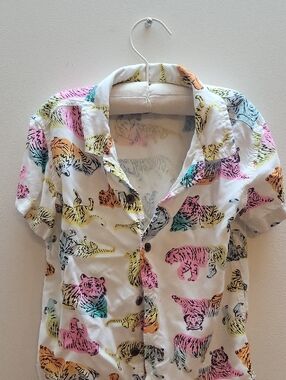 Cat & Jack White Short-Sleeve Button Shirt with Multicolor Tiger Print